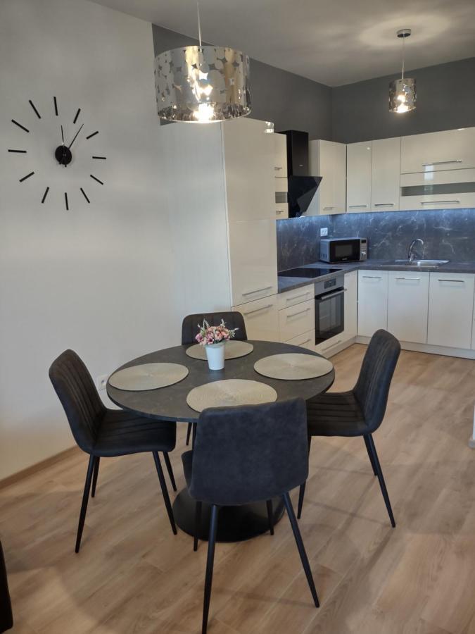 Ferienwohnung Karina Apartman Dunajská Streda Exterior foto