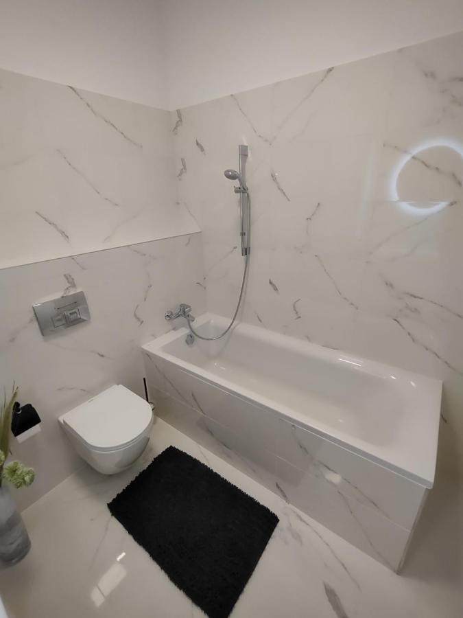 Ferienwohnung Karina Apartman Dunajská Streda Exterior foto