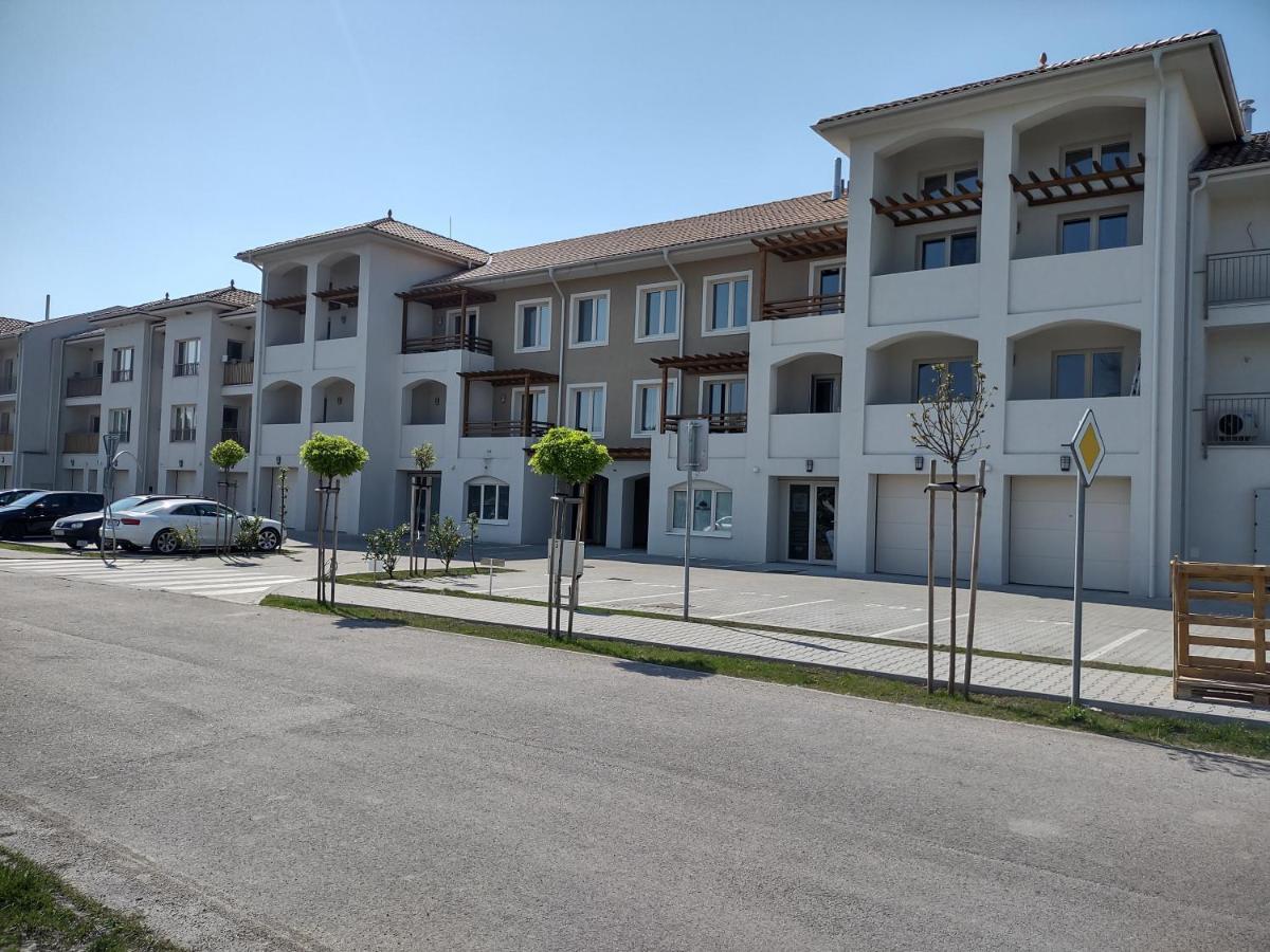 Ferienwohnung Karina Apartman Dunajská Streda Exterior foto