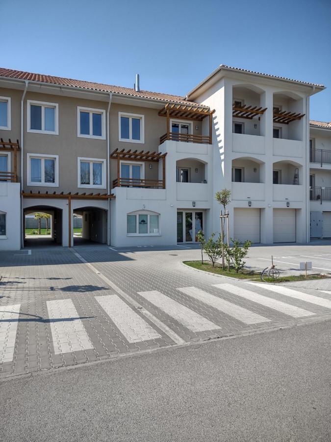Ferienwohnung Karina Apartman Dunajská Streda Exterior foto