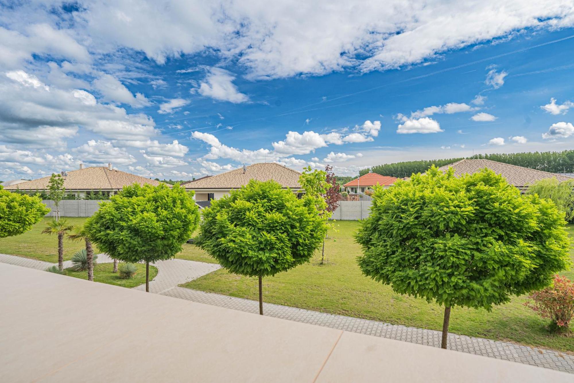 Ferienwohnung Karina Apartman Dunajská Streda Exterior foto