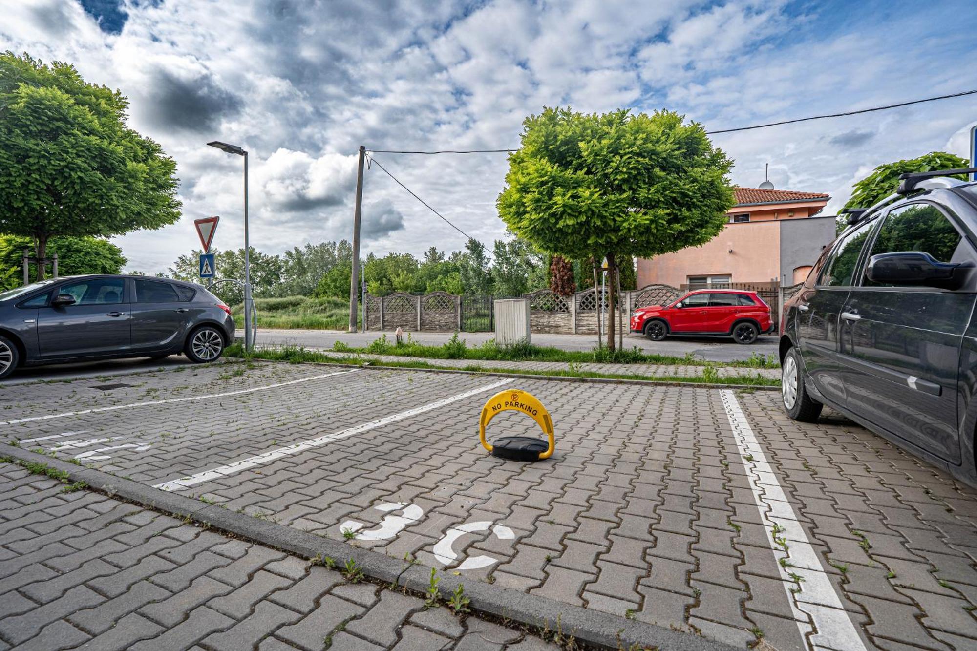 Ferienwohnung Karina Apartman Dunajská Streda Exterior foto